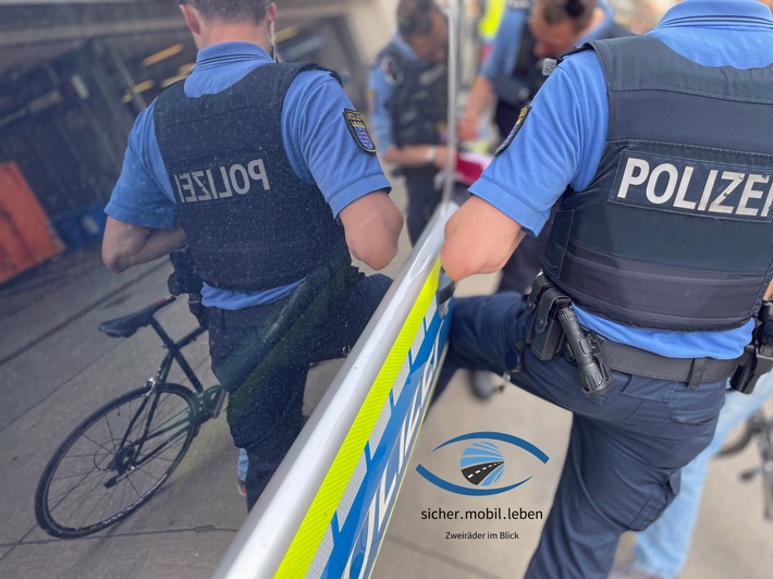 POL-KS: Zweiradkontrollen auf dem Kasseler Königsplatz: Polizei Nordhessen beteiligt sich an Aktionstag "Zweiräder im Blick"