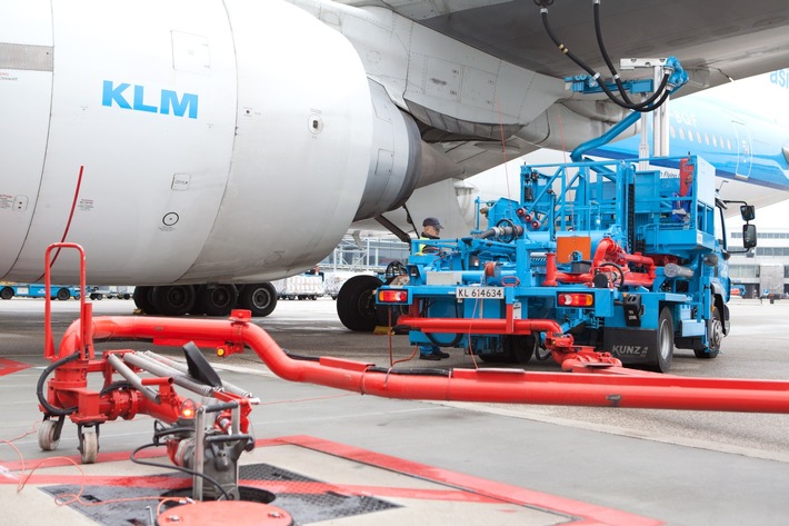 Communiqué de presse: KLM et Neste franchissent une nouvelle étape avec le carburant durable pour les avions