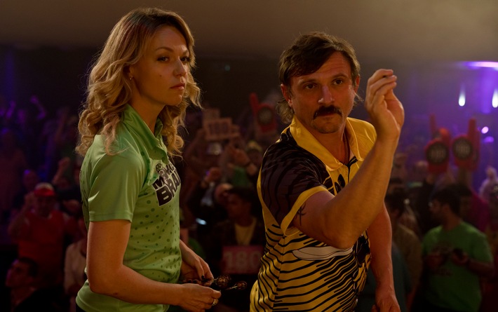 Dart-Legende Eddie Frotzke kehrt zurück: Neue Episoden des erfolgreichen Sky Originals "Die Wespe" in Produktion