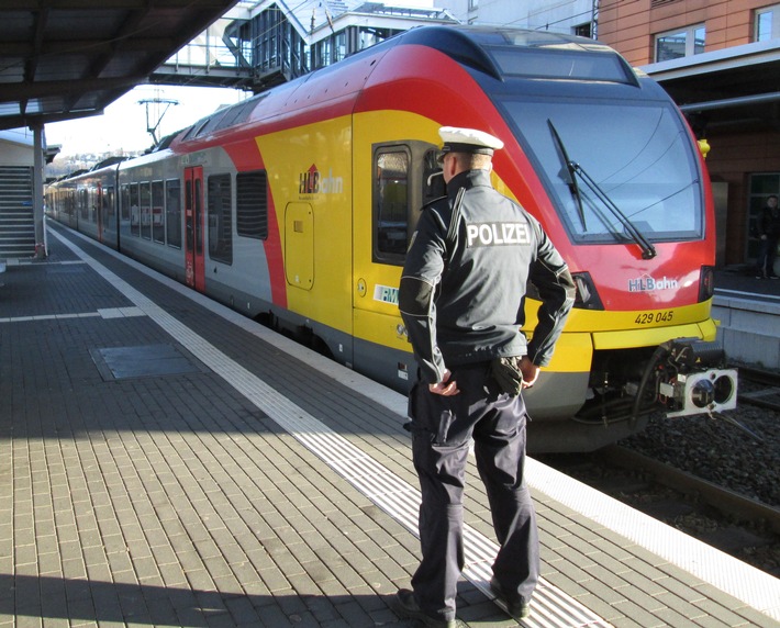 BPOL NRW: Bundespolizei dein Freund und Helfer: Vermisste (68) mit Familie vereint