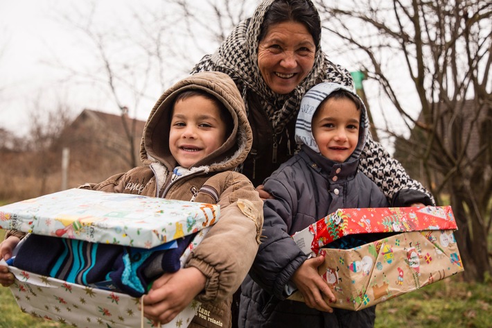 Rund 4.800 Abgabestellen für "Weihnachten im Schuhkarton" / Päckchenabgabe noch bis 15. November möglich (FOTO)