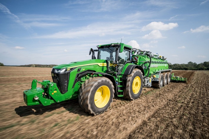 Traktor der Zukunft: Kommunizierende Schaltzentrale mit elektrischem Antrieb