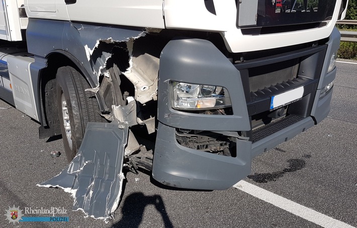 POL-PPWP: Pannen-Lkw löst Folgeunfall aus