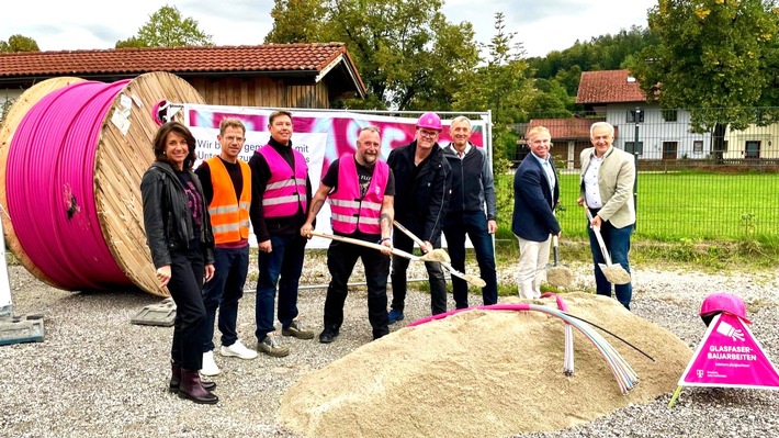 Telekom startet Glasfaserausbau in Waging am See