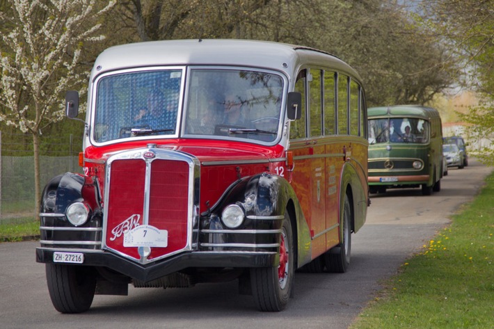 Pressetext: Bad Mergentheim empfängt zum „Internationalen Oldtimer-Bustreffen" Nostalgiker, Pioniere und Bus-Oma „Pia“