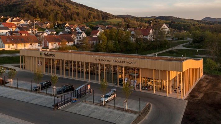 Presse-Information: Architekturpreis für Lebensmittelmarkt in Sölden