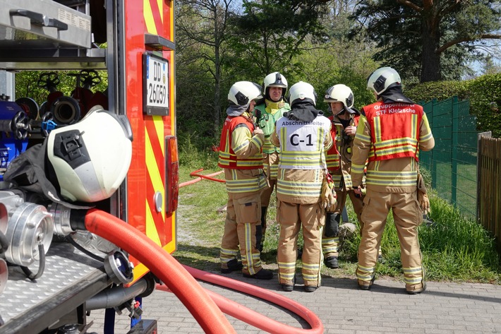 FW Dresden: Starke Rauchentwicklung nahe Flughafen Dresden - Brand schnell unter Kontrolle gebracht