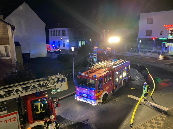 FW-Erkrath: Verrauchte Wohnung durch angebranntes Essen - Eine Person durch Feuerwehr gerettet