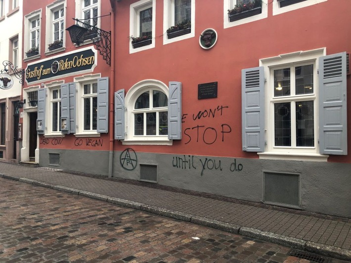 POL-MA: Heidelberg-Altstadt: Hauswand von Gaststätte erneut mit Parolen besprüht - Polizei sucht Zeugen