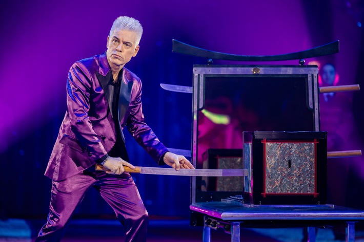 Warum zersägt Michael Mittermeier eine Frau? SAT.1 zeigt "Stars in der Manege" am Dienstag, 2. Januar