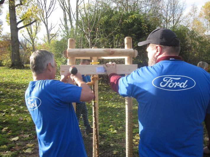 Ford stiftet Obstbäume für "essbare Stadt" (FOTO)