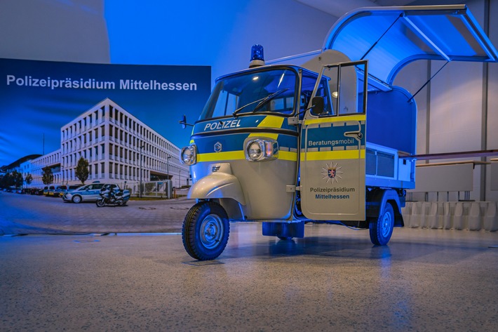 POL-GI: Neues Beratermobil vorgestellt - Piaggio Ape im Einsatz