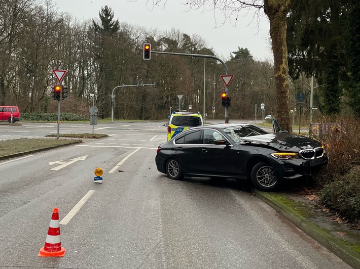 POL-ME: Schwerer Alleinunfall - glücklicherweise keine Verletzten - Erkrath - 2412098