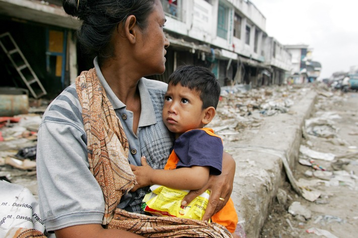 Katastrophe in Indonesien / Help unterstützt die Opfer von Erdbeben und Tsunami