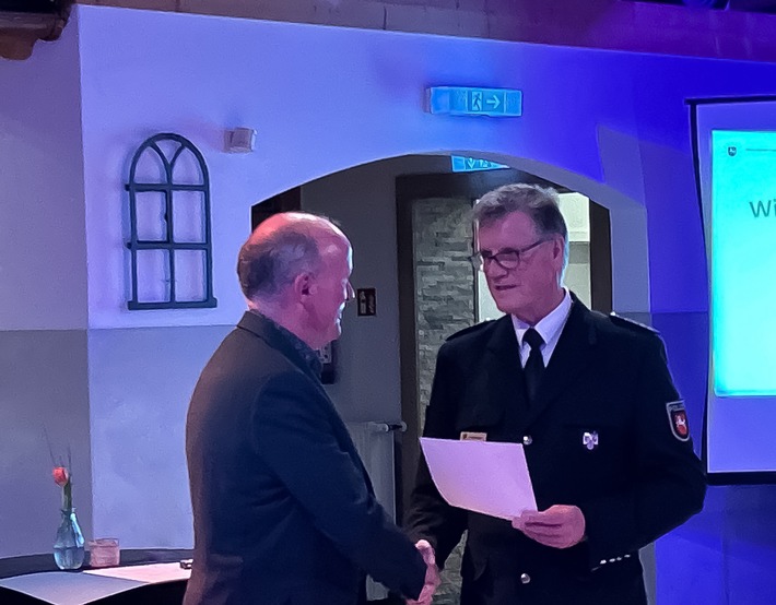 POL-CLP: Cloppenburg - Kriminalhauptkommissar Harald Nienaber verabschiedet sich nach 42,5 Jahren in den Ruhestand