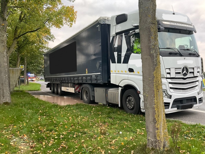 FW Alpen: Meldung über Gefahrgutaustritt an der B57