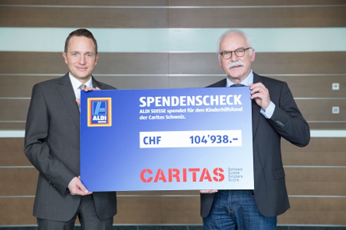 Kampf gegen Kinderarmut: ALDI SUISSE spendet Caritas rund 100&#039;000 Schweizer Franken