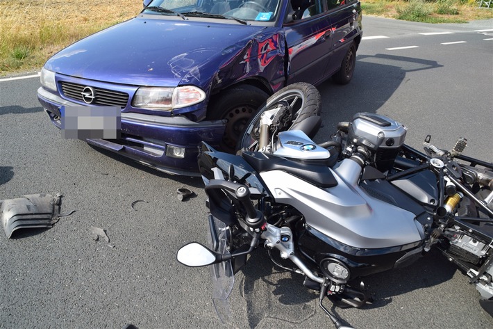 POL-HF: Verkehrsunfall mit Verletzten -
PKW kollidiert mit Motorrad