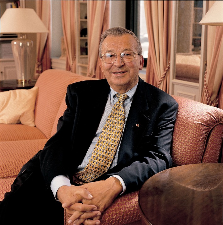 Dr. Reinfried Pohl, Chef der Deutschen Vermögensberatung, wird 75