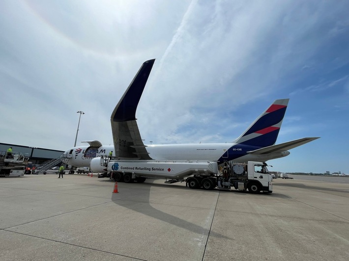LATAM Cargo, Kuehne+Nagel und Elite Flower investieren in nachhaltigen Flugkraftstoff (SAF)