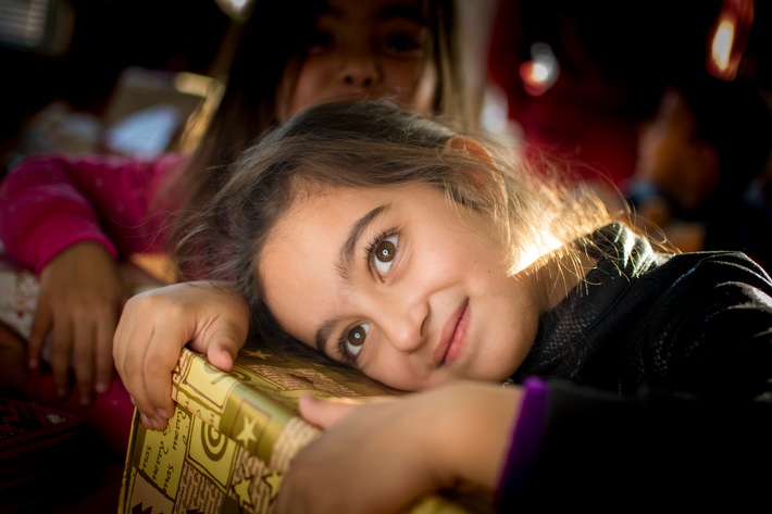 Über zwei Millionen Weihnachtspäckchen: Wie deutsche Kinder Herzen in Osteuropa erreichen