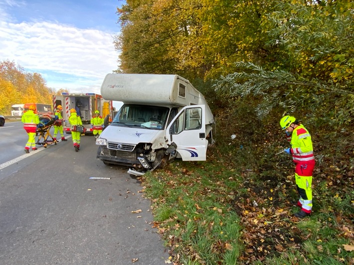 FW Ratingen: Verkehrsunfall BAB 3 - Person eingeklemmt