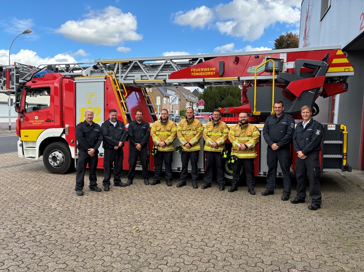 FW Tönisvorst: Vier neue Drehleitermaschinisten für die Feuerwehr Tönisvorst