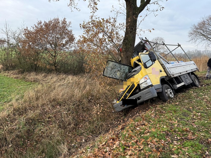 POL-DEL: Landkreis Wesermarsch: Verkehrsunfall auf der L875 in Lemwerder +++ Vollsperrung