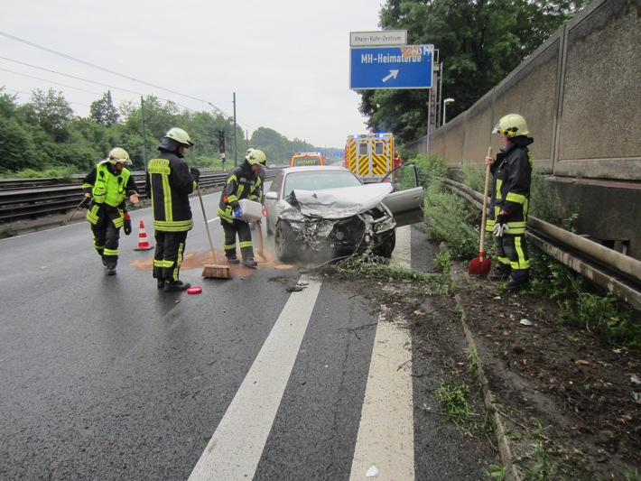 FW-MH: Verkehrsunfall auf der A40-eine verletzte Person