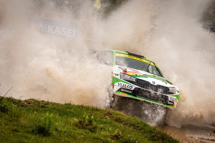 Rallye Italien Sardinien: SKODA Motorsport Kundenteams auf dem Podium in WRC2 und WRC3