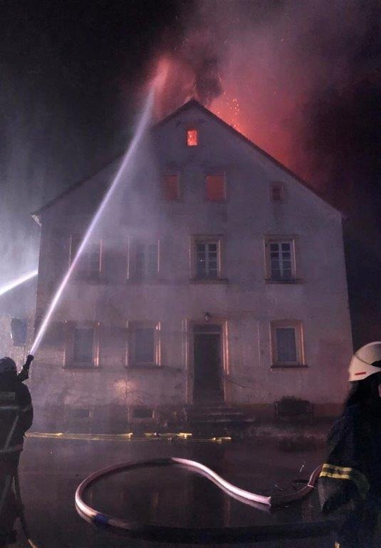 POL-PDKL: Dach steht in Flammen
