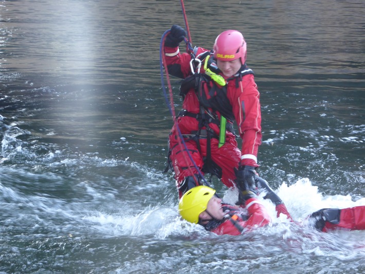 FW-BO: Feuerwehr trainiert Wasserrettung