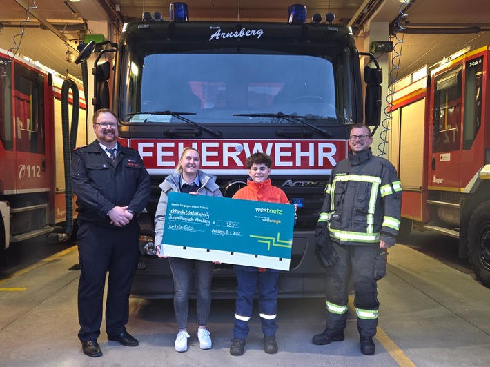 FW-AR: Westnetz spendet 183 Euro an Jugendfeuerwehr Arnsberg - Unterstützung für Städtetour nach Stuttgart 2026