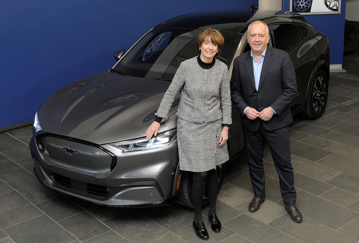 Oberbürgermeisterin Reker zu Besuch bei den Ford-Werken (FOTO)