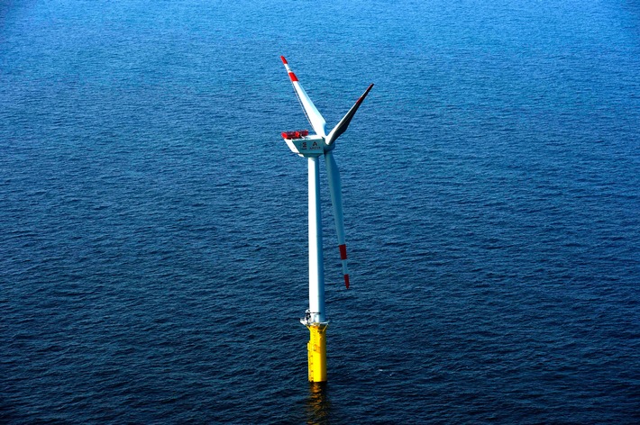 Trianel Windpark Borkum wächst in die Höhe / Erste AREVA Windkraftanlagen im Stadtwerke-Windpark sind errichtet (BILD)