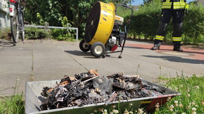 FW Celle: Feuer in einer Küche - eine Person gerettet! Bisher vier Einsätze am Samstag!