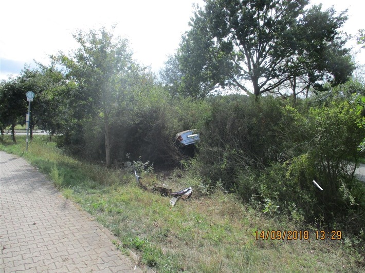 POL-PDKL: Überholmanöver endet im Straßengraben