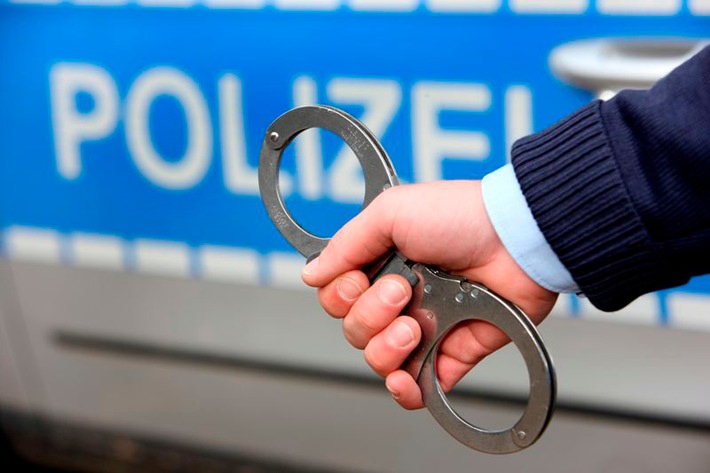 POL-ME: Polizei stellt Dieb auf frischer Tat - Ratingen - 2405086