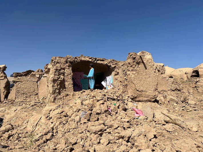 Aktion Deutschland Hilft: Soforthilfe nach Erdbebenserie in Afghanistan / Organisationen im Bündnis verteilen Hilfsgüter und versorgen Verletzte