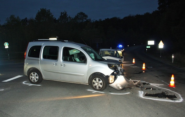POL-HX: Verkehrsunfall mit zwei verletzten Personen