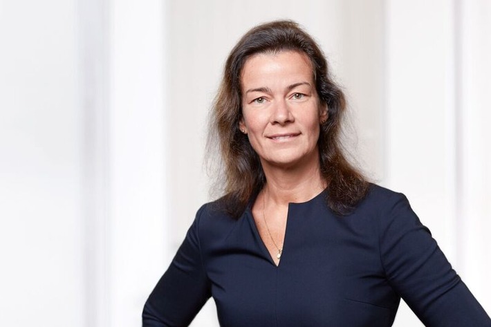 Zu ehrgeizig oder nicht ambitioniert genug: Öffentlichkeit beurteilt weibliche CEOs kritischer als männliche Vorstandschefs