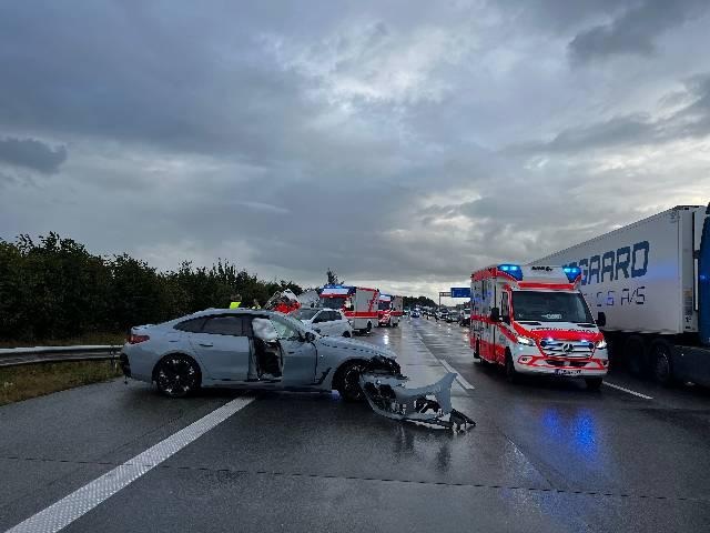 POL-ROW: ++ Hohes Verkehrsaufkommen und Regen sorgen für mehrere Unfälle auf der A1 ++ Zeugenaufruf nach Schreckschusswaffennutzung ++