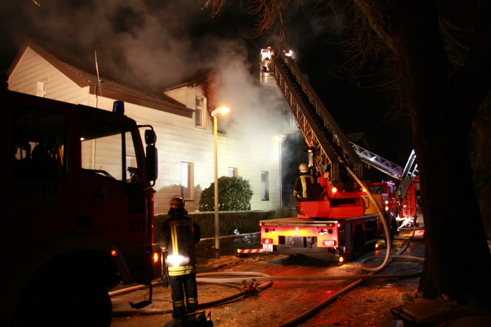 FW-E: Dachstuhlbrand in Essen-Frillendorf, eine Person verletzt