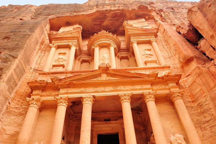 Gebeco macht Reisen nach Ägypten, Oman, Marokko und Jordanien bis zum 30.04.2027 buchbar