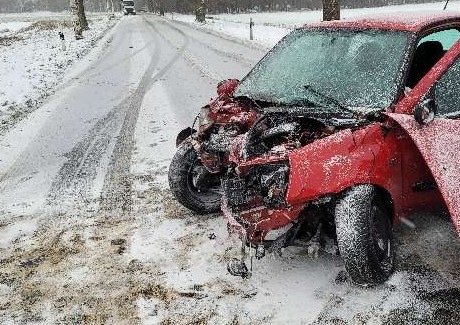 POL-LG: ++ Westergellersen - &quot;Glätteunfall&quot; - Fahrer nach Überholvorgang schwerverletzt ++ Bild im Anhang ++