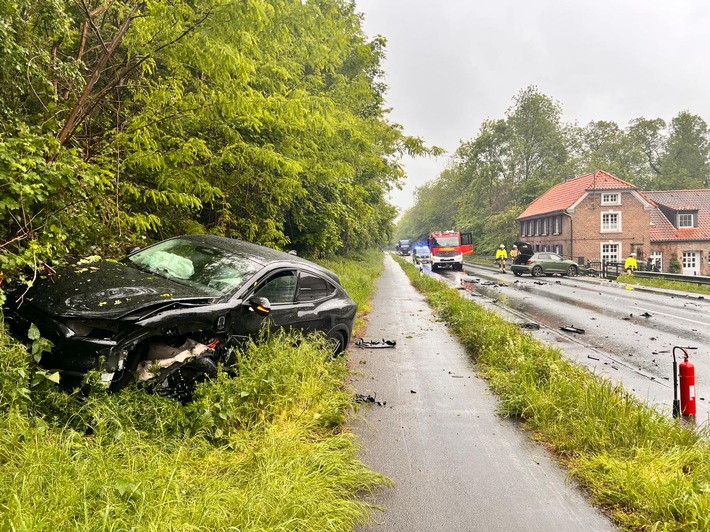 FW Xanten: Verkehrsunfall auf der B57