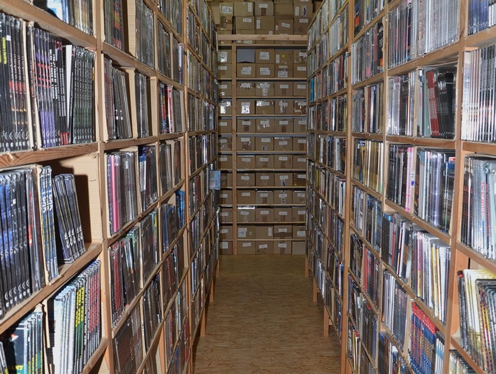 POL-FL: Pattburg / Harrislee - ca. 60000 DVD und Blu-Ray bei Durchsuchung nahe der Grenze beschlagnahmt