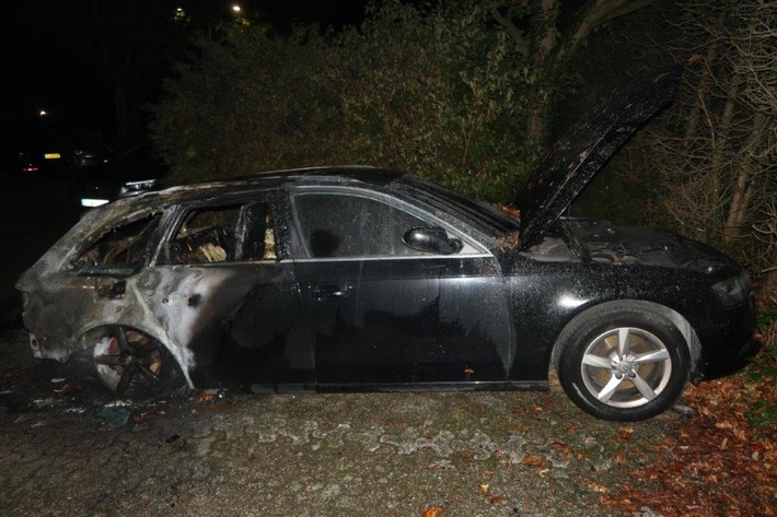 POL-ME: Zwei Fahrzeuge ausgebrannt: Die Polizei ermittelt - Ratingen - 2310020