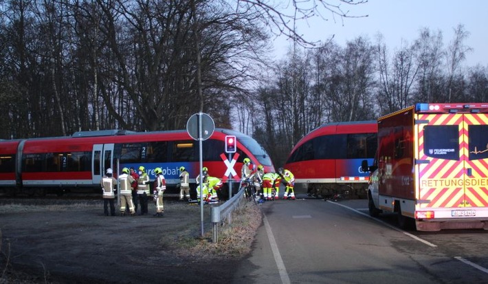 POL-AC: Zusammenstoß mit der Euregiobahn - Radfahrer lebensgefährlich verletzt