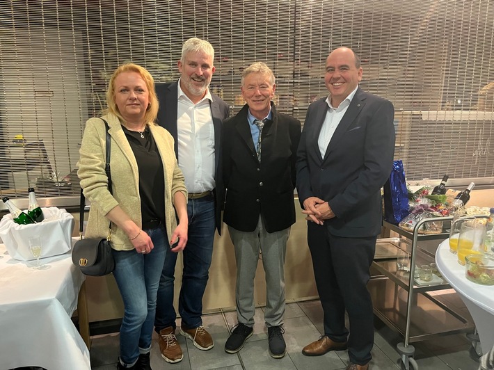 Pressemitteilung: Krankenhaus Lauf würdigt Verdienste von Dr. Gerhard Röhrer